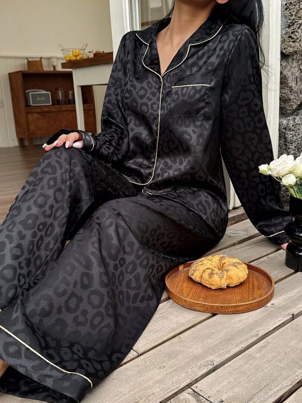Black Elegant Leopard Jacquard Women's Long Sleeve Pajama Set